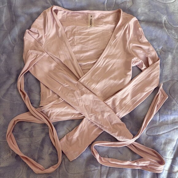 Aritzia TNA Golden BUTTER Essential Camisole in Cupid Pink - Picture 6 of 9